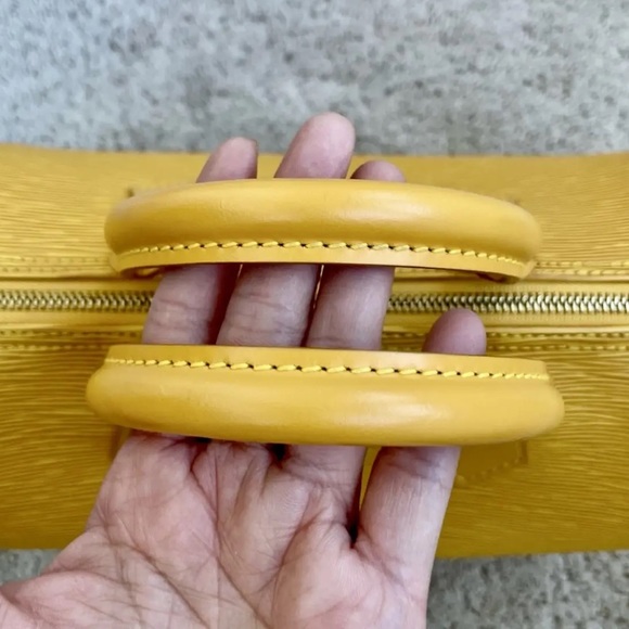 Louis Vuitton Speedy 25 Yellow Epi Leather - Picture 13 of 16